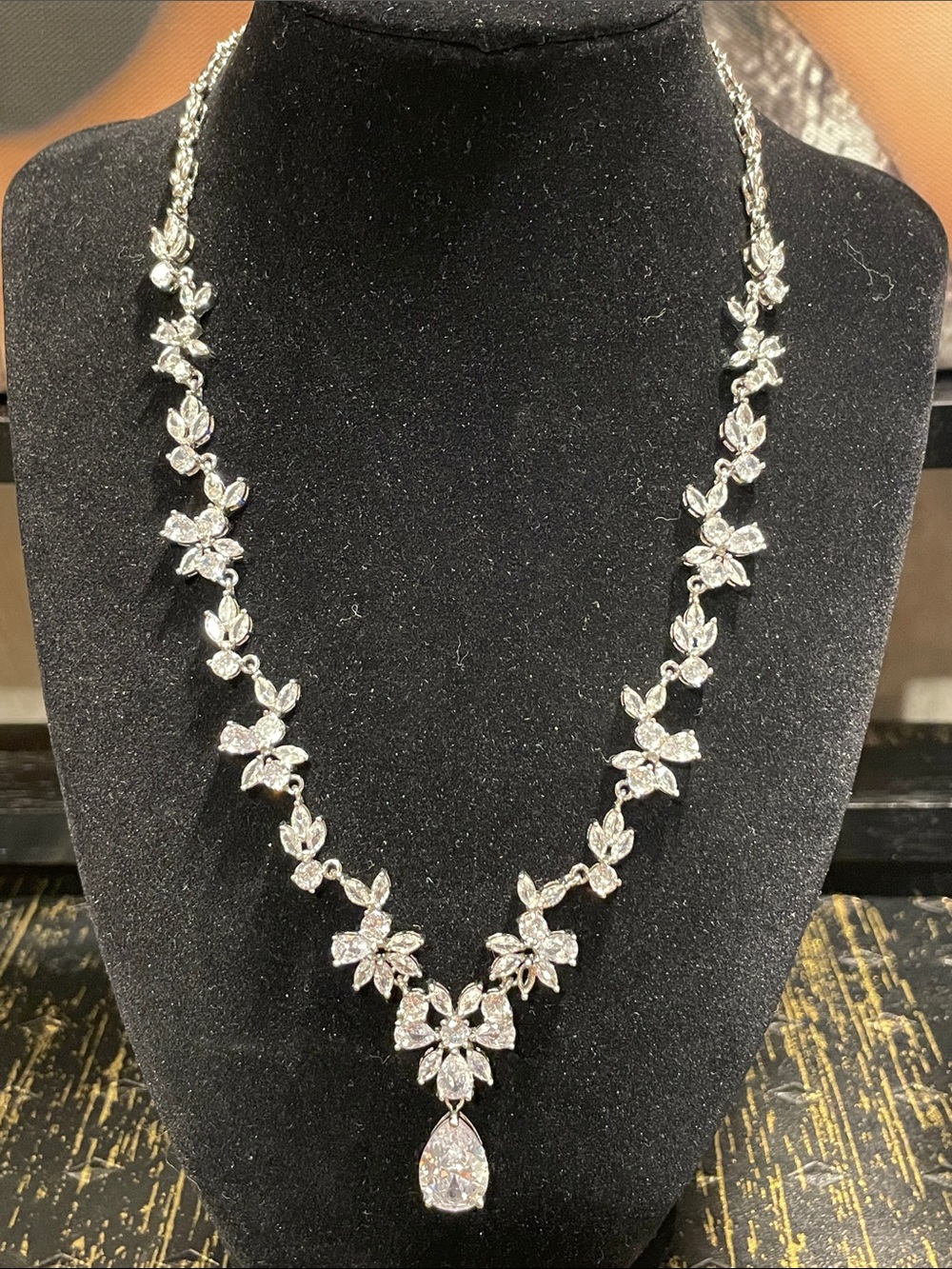 Elegant Silver Floral Crystal Necklace with Teardrop Pendant
